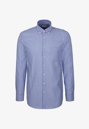Chemise bleue à manches longues avec des rayures verticales blanches, une poche poitrine à gauche et un col boutonné.