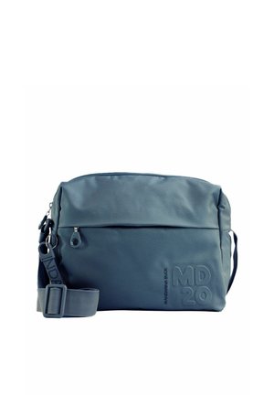 Sac bandoulière bleu foncé avec bandoulière réglable, poche avant zippée et texte embossé "MD 20" sur tissu texturé.