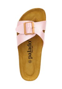 Rosa Leder-Sandale mit breitem Riemen und Schnalle, Korkfußbett und strukturiertem Sohlen. Markenlogo auf der Innensohle sichtbar.