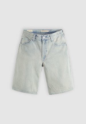 Lys blå denimshorts med en avslappet passform, med knappåpning, fem-lommers design og en lett falmet, myk tekstur.