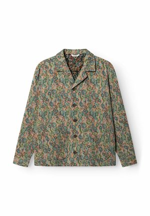 Langärmelige, zugeknöpfte Jacke mit grünem, pinkem und blauem Blumenmuster, Reverskragen und zwei aufgesetzten Taschen vorne, flach auf weißem Hintergrund liegend.