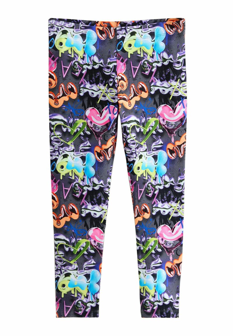Leggings multicolori con un motivo ispirato al graffitismo, che include cuori, lettere e forme astratte su uno sfondo scuro. Tessuto elastico.