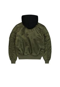 Olivgrüne Bomberjacke mit schwarzer Kapuze, gerippten Bündchen und Bund, von hinten auf weißem Hintergrund gezeigt.