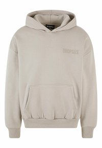 Hoodie beige en tissu doux, avec une poche avant, des poignets et un ourlet côtelés, et le logo "DROPSIZE" embossé sur la poitrine.