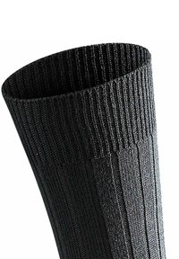 Calcetín negro acanalado con un amplio puño, que presenta un diseño de punto texturizado. La tela parece suave y elástica.