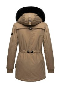 Beige ziemas parkas ar melnu mākslīgās ādas oderi, savilktā jostasvietā un elastīgām aprocēm, ar aizmugurējo pleca daļu un regulējamu apakšmalu.
