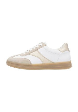 Weiße Sneaker mit beigen Akzenten, aus Wildleder und Leder, runde Zehenpartie, flache Gummisohle und dekorative Nähte an den Seiten.