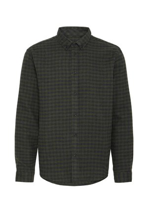 Pogaļā aizpogājama garām piedurknēm krekls tumši zaļā un melnā rūtainā rakstā ar apkakles pogaļā nolocītu apkakli.