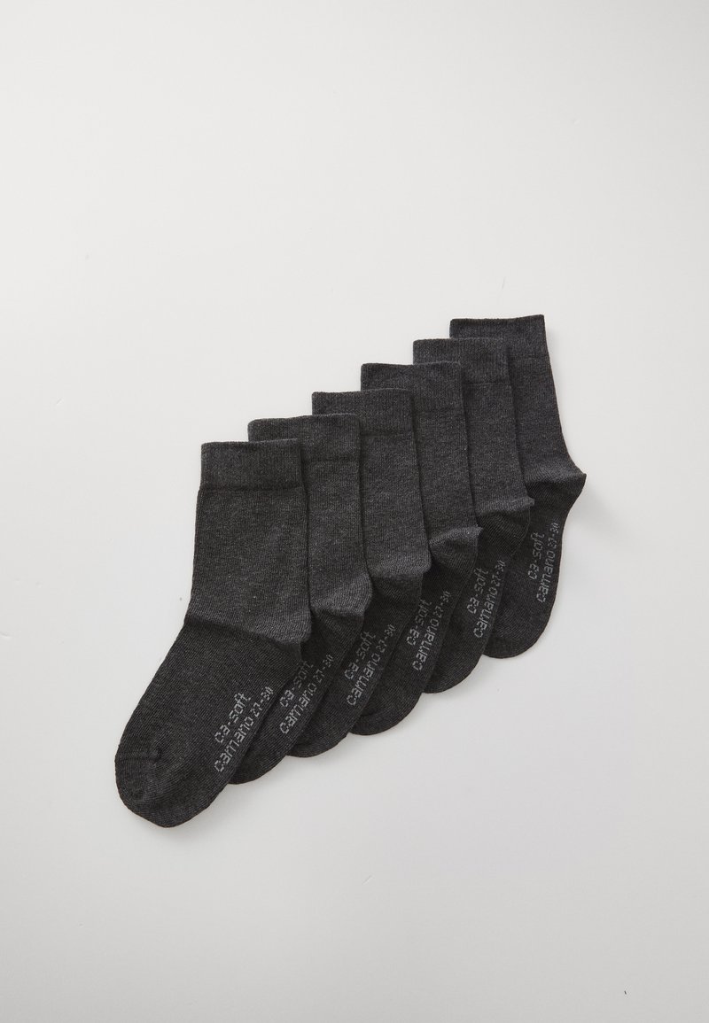 Conjunto de seis pares de calcetines de algodón gris oscuro con puños acanalados y punteras reforzadas, que presentan una textura suave y un color uniforme.