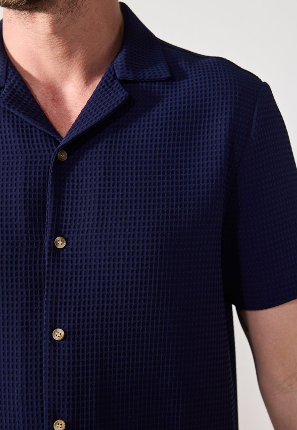 STRUCTURED SHORTSLEEVE WAFFLE SHIRT - Shirt3