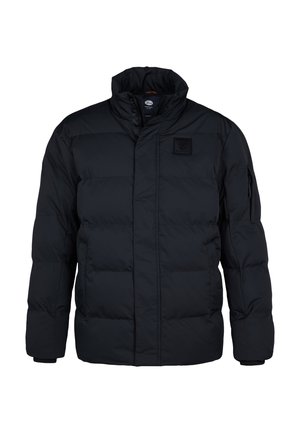 Doudoune noire avec un col montant, design rembourré et poche sur la manche gauche. Présente un tissuTexturé et un petit logo sur la poitrine.