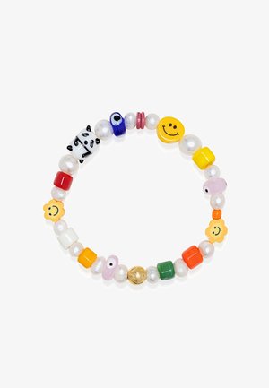 Farverig perlearmbånd med forskellige former. Indeholder runde perler, perler, smilende ansigter, blomsterdesigns og en gulddetalje.