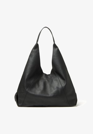 Borsa a tracolla in pelle nera con un design morbido da hobo. Presenta un grande corpo arrotondato e un'unica tracolla curva. Superficie testurizzata.