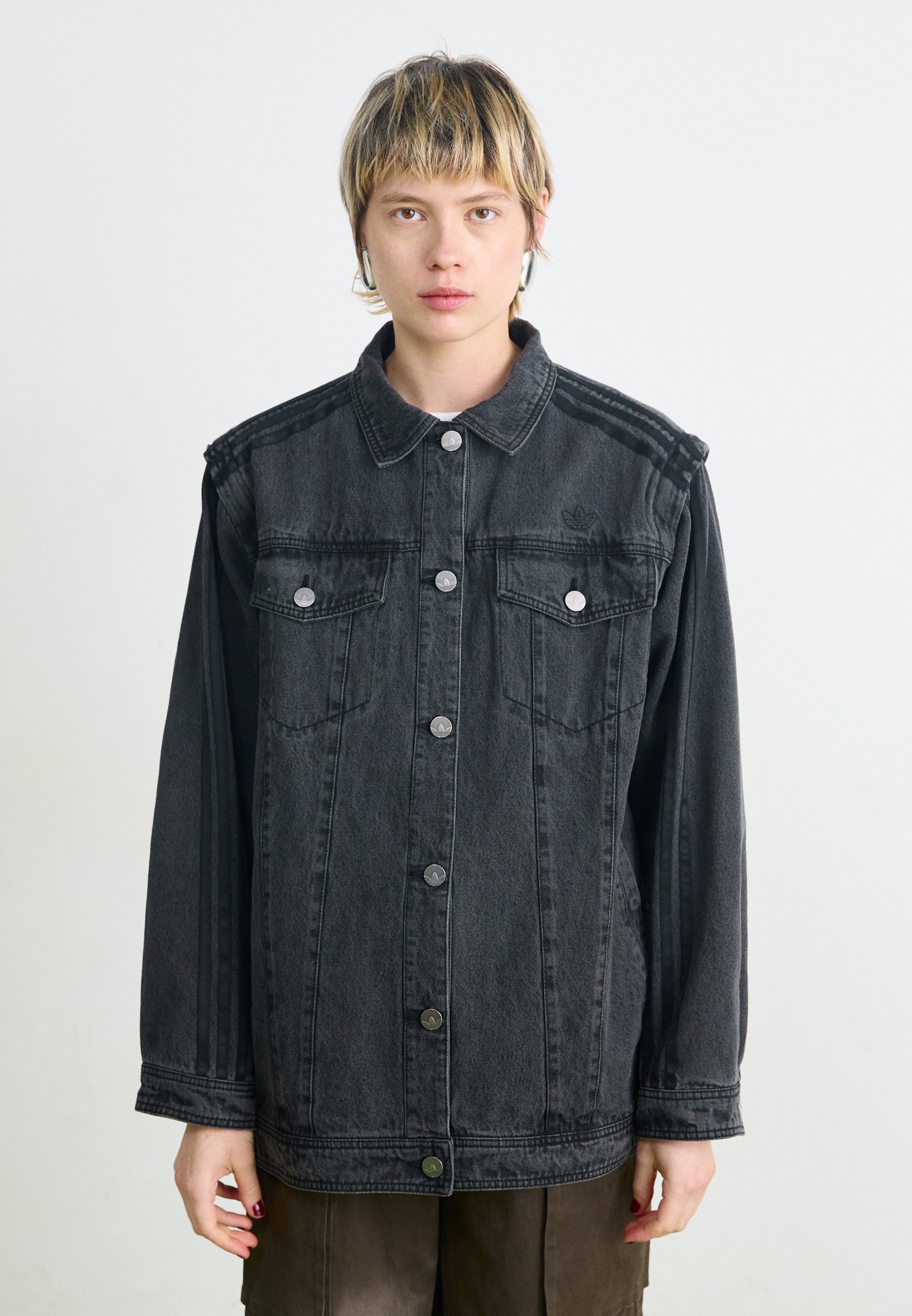 ジャケット adidas ADILENIUM 3 2-in-1 Denim Shirt Jacket Black JY8882 Adidas Original Adilenium Season 3 Two-In-One Denim Shirt Jacket