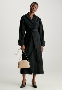 Calvin Klein RE-LOCK 25 CM - Schoudertas - silver mink