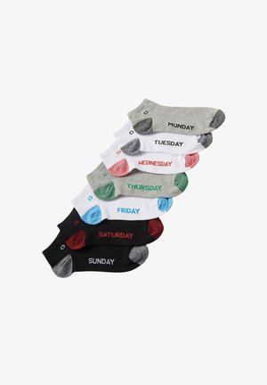 Septyni ankletai, pilkos, baltos ir juodos spalvos. Kiekvienas kojinių poras turi savaitės dienų pavadinimus kontrastingomis spalvomis ir išskirtiniais kulno akcentais.