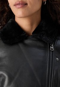 Vero Moda Tall Giacca in similpelle - black