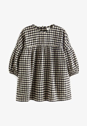 Sort-hvid gingham ternet kjole med lange pufærmer og en rynket bærestykke, lavet af tekstureret stof.