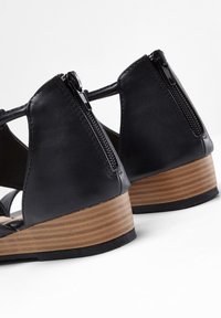 bonprix Sandales compensées - black