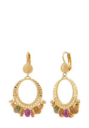 Boucles d'oreilles en métal couleur or avec des cadres ovales texturés et des perles multicolores en vert, violet et marron suspendues le long du bord inférieur.