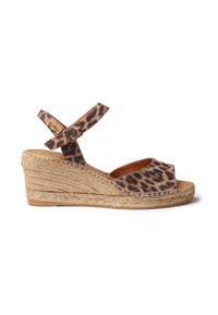Espadrilky na platformě s leopardím potiskem, jute základnou, nastavitelného řemínku kolem kotníku, otevřenou špičkou a textilním vrškem.