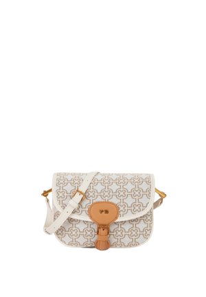 Sac bandoulière blanc avec motif géométrique beige, rabat en cuir marron avec boucle et sangle ajustable avec ferrures dorées.