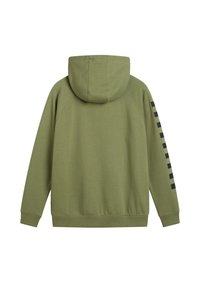 Sudadera verde oliva con capucha ajustable, puños acanalados y dobladillo lateral. Patrón cuadrado negro a lo largo de la manga izquierda. Tejido suave y texturizado.