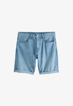 Hellblaue Denim-Shorts mit hochgekrempelten Säumen, vorne mit Knopf- und Reißverschluss, vorne und hinten Taschen, auf weißem Hintergrund dargestellt.