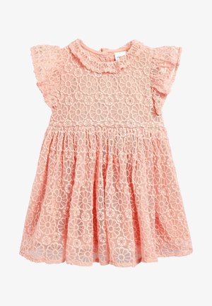 Rosa Kinderkleid mit floraler Spitzen-Überlagerung, kurzen Rüschenärmeln, rundem Ausschnitt und gerafftem Rock.
