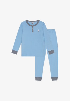 Pigiama a maniche lunghe blu chiaro con pantaloni e polsini e colletto a righe navy e bianche, con un piccolo logo di una barchetta a vela sul petto.