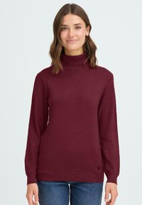 Bordo turtleneck pulover od rebraste tkanine, s dugim rukavima i prilagođenim siluetom, s okruglim logotipom u blizini rubova.