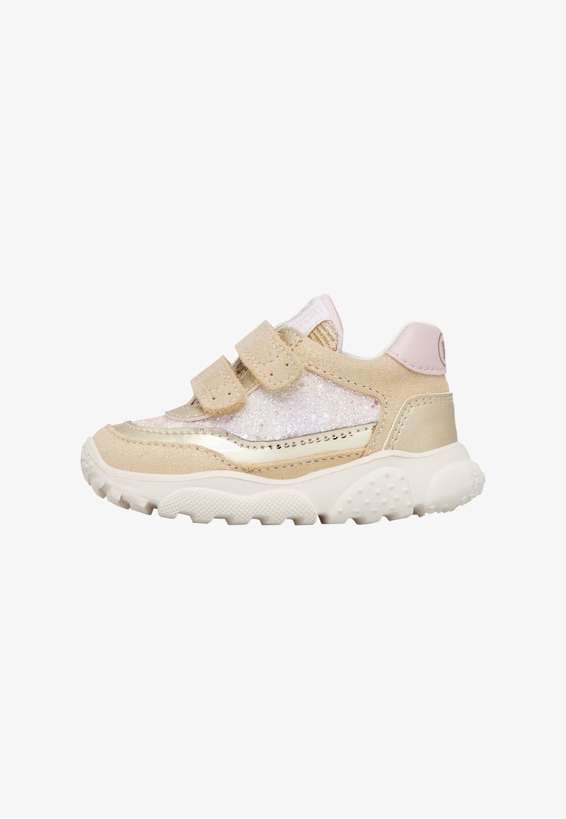 Sneaker beige e rosa per bambini, con pannello glitterato, due fasce in velcro e suola bianca spessa e testurizzata.