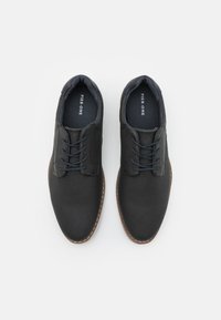 Pier One Stringate sportive - black