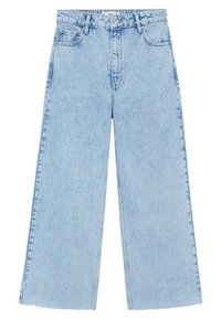 Jean large taille haute bleu clair, avec bouton et fermeture éclair à l'avant, passants pour ceinture et design à cinq poches, posé à plat sur un fond blanc.