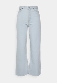 Jeans de perna larga azul claro feitos de denim, com cintura alta, fecho de correr frontal e costura contrastante ao longo das costuras.