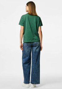 Pieces PCRIA SS SOLID TEE NOOS - Paprasti marškinėliai - hunter green