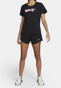 Nike Performance Pantalón corto de deporte - black