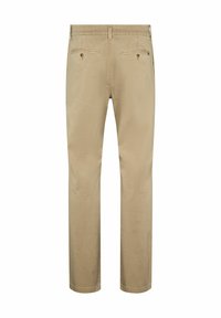 Smėliniai tiesių kojų kelnės su diržo kilpomis, atvartomis atgal su sagomis ir mažu audinio logotipu dešinėje kišenėje.