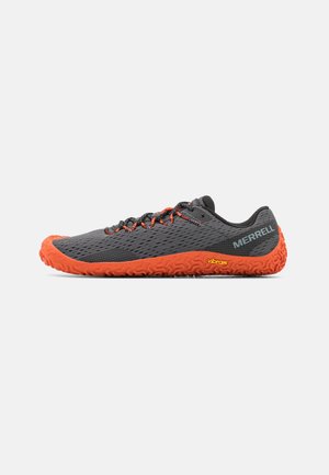 VAPOR GLOVE 6 - Chaussures de course neutres - granite/tangerine