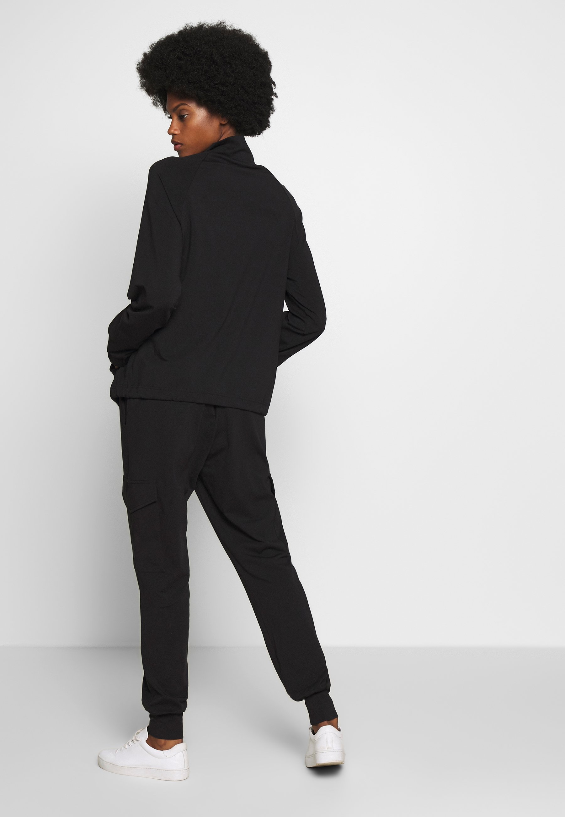 Kaffe KASIGGI LINDA PANTS Joggebukse black deep Zalando.no Kaffe KASIGGI LINDA PANTS Joggebukse black deep Zalando.no