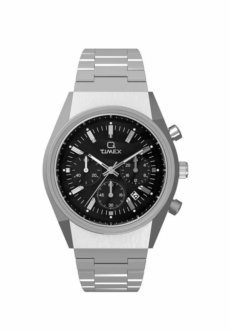 Reloj de acero inoxidable plateado con una esfera cronográfica negra. Presenta grandes marcadores de hora, tres subesferas y una pantalla de fecha.