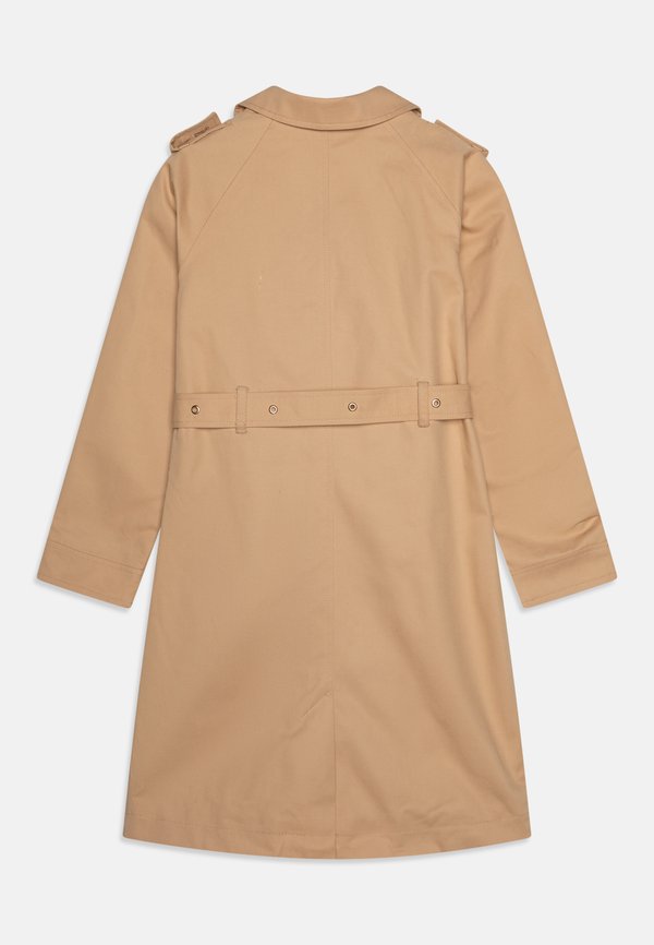 Trenchcoat - string2