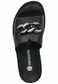 Black slide sandal made of smooth leather, featuring a glossy silver chain accent on the upper and a textured footbed with logo.