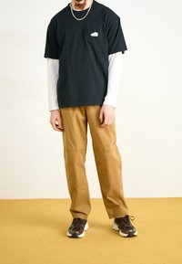 The North Face Kalhoty - brown