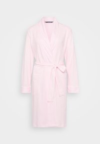 Lys rosa bomullskåpe med hvite striper, sjalkrage, midjebelte, lange ermer og to frontlommer. Myk tekstur og enkelt design.