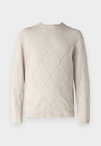 Pull beige en tricot avec motif losange, col rond, poignets et ourlet côtelés, présenté sur un fond blanc.