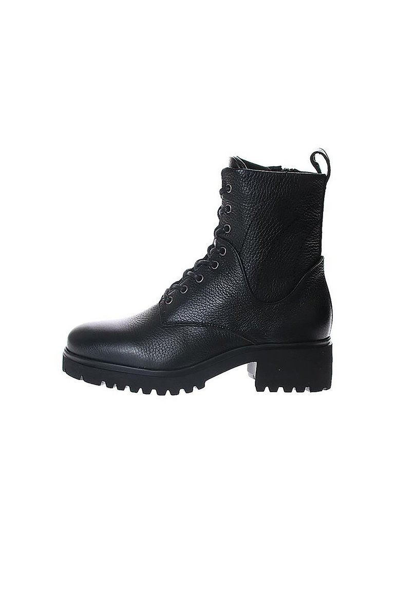 Zwarte leren veterschoenen tot de enkels met een gestructureerd oppervlak, ronde neus en stevige rubberen buitenzool met een gekarteld patroon.