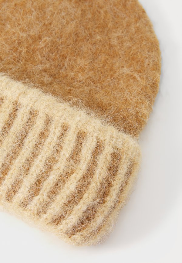 FOREVER FUZZY - Beanie - coffee2