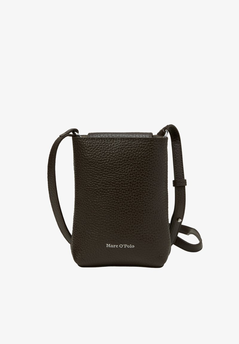 Zwarte leren schoudertas met een getextureerd oppervlak, rechthoekige vorm, verstelbare riem en een subtiel logo aan de voorkant.