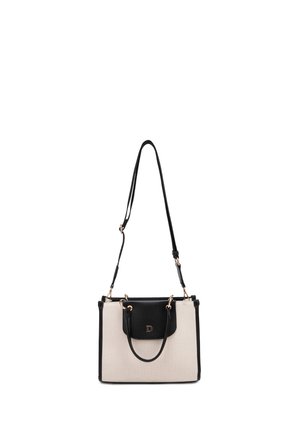 Sac à main rectangulaire beige avec bords noirs, rabat avant, deux poignées et bandoulière longue réglable, avec un petit emblème « D ».